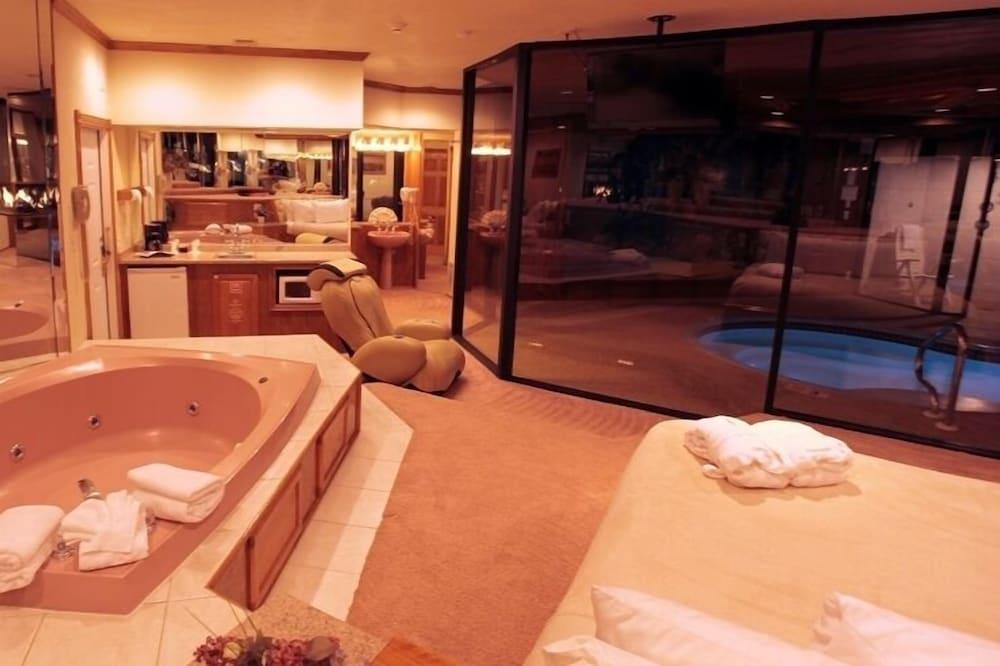 Sybaris Pool Suites Mequon photo 7