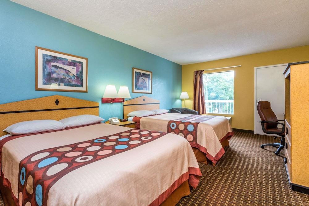 Super 8 by Wyndham Atlanta Northeast GA photo 12