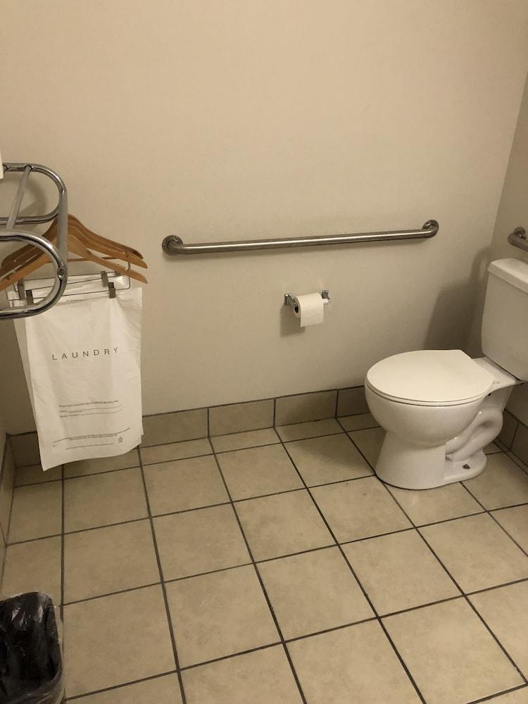 Whitesboro Inn & Suites photo 13