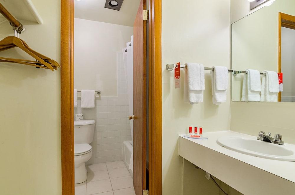 Econo Lodge photo 13