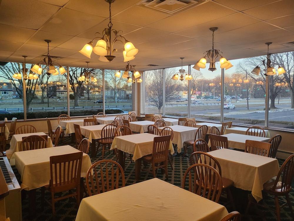 Roosevelt Inn photo 7