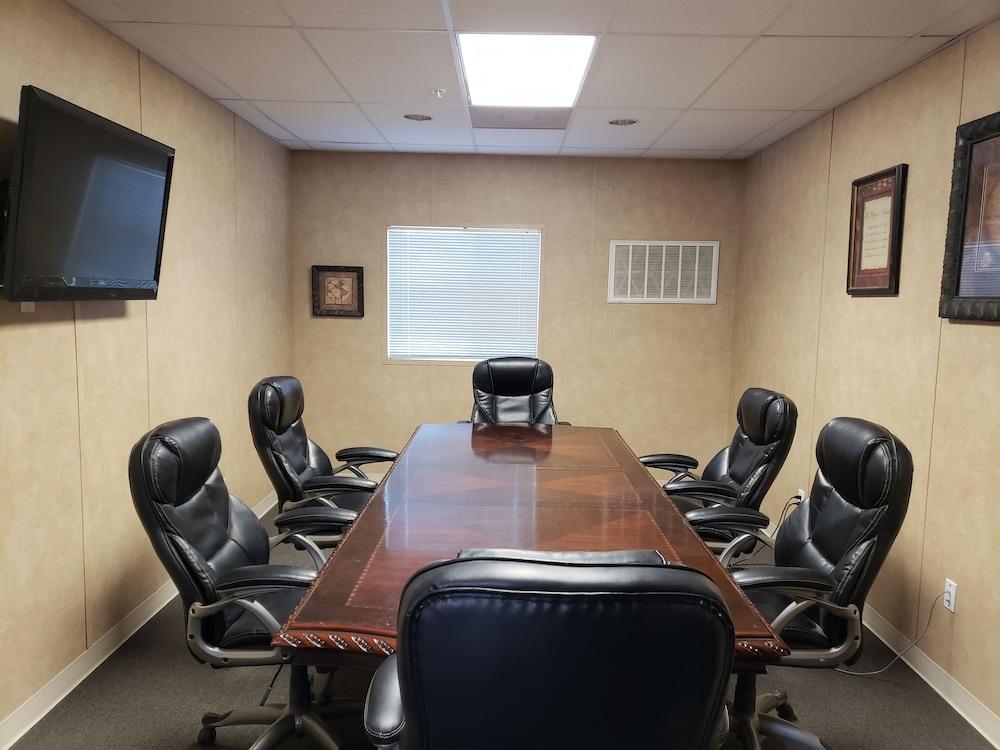 Target Hospitality - Mentone Skillman Station Lodge photo 12