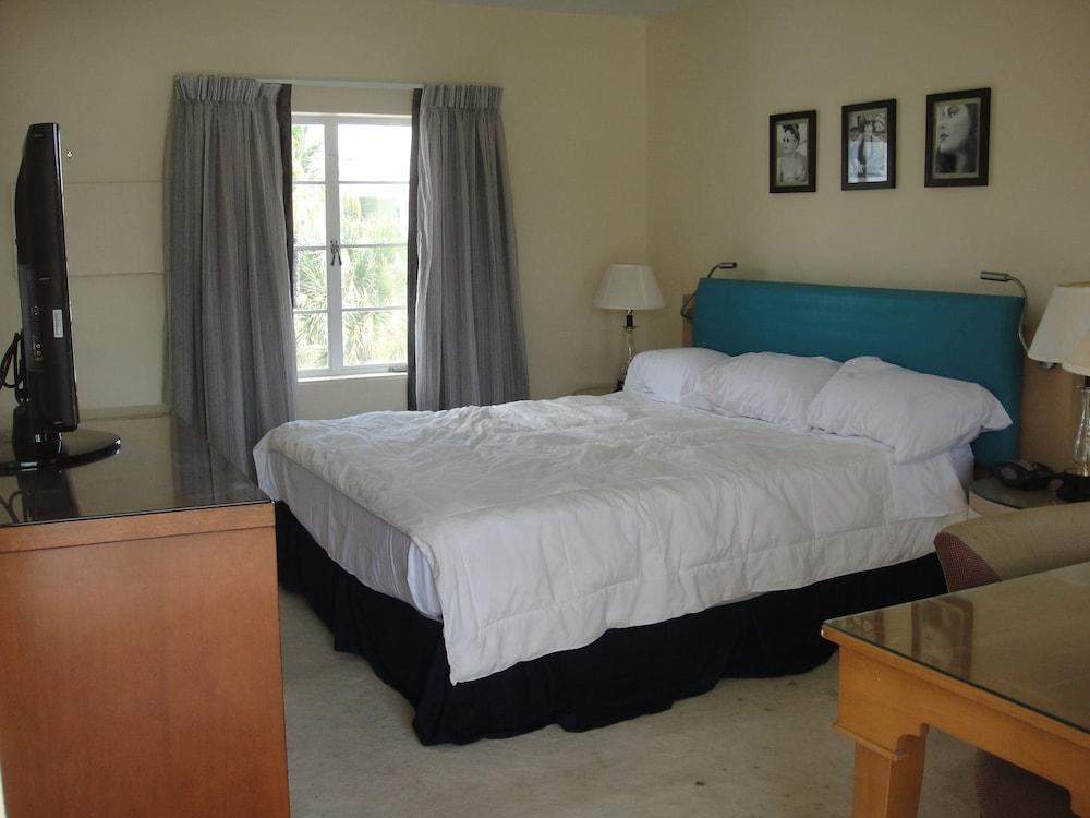 Holiday House Motel photo 2