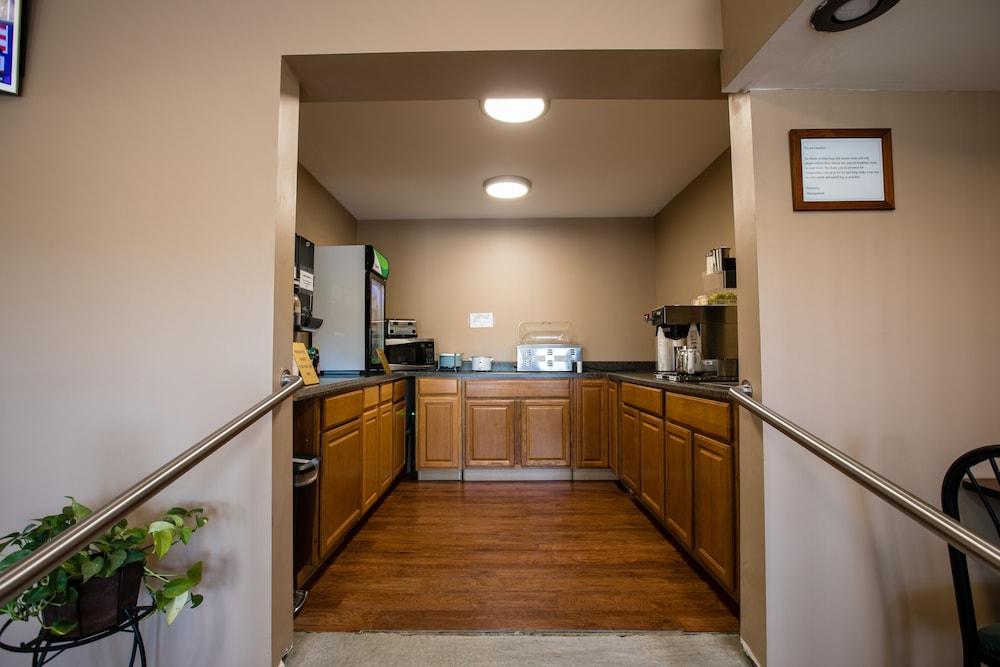 Relax Inn & Suites photo 42