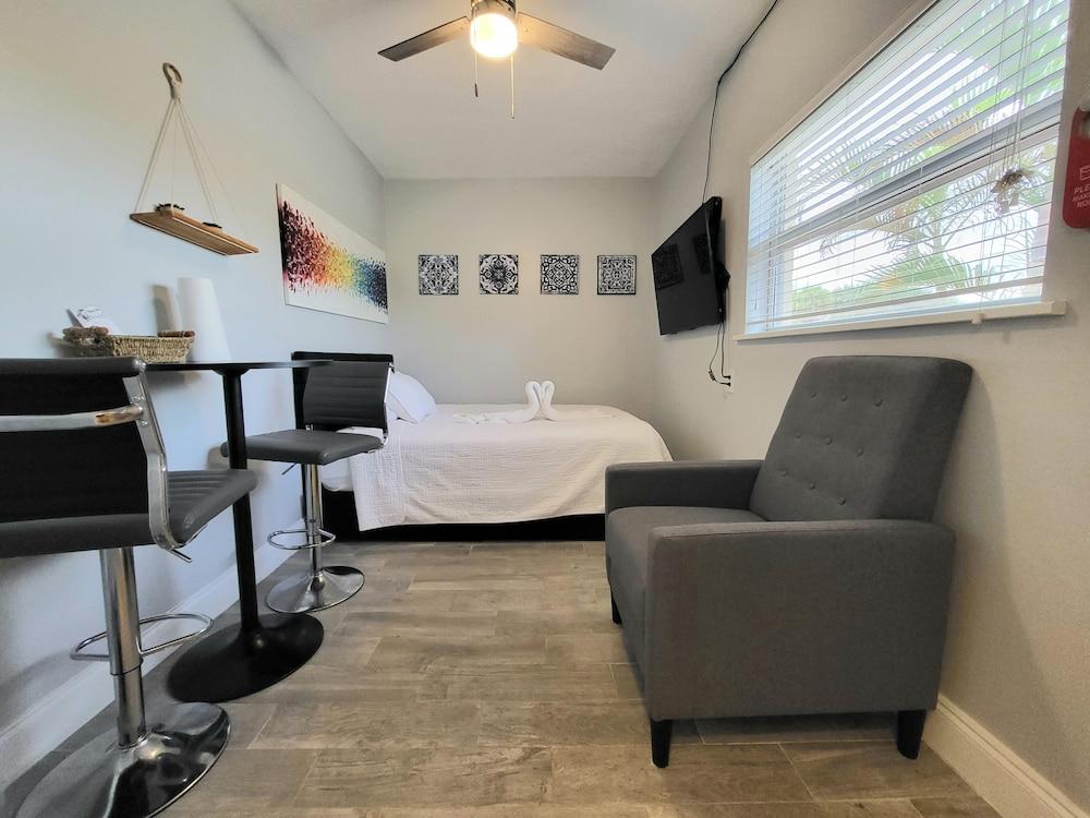 Barefoot Mailman Inn & Suites photo 29