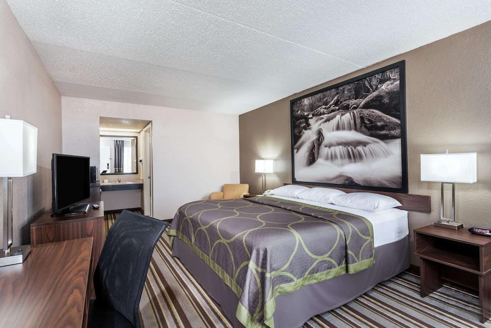 Super 8 by Wyndham Pigeon Forge Dollywood Lane photo 12