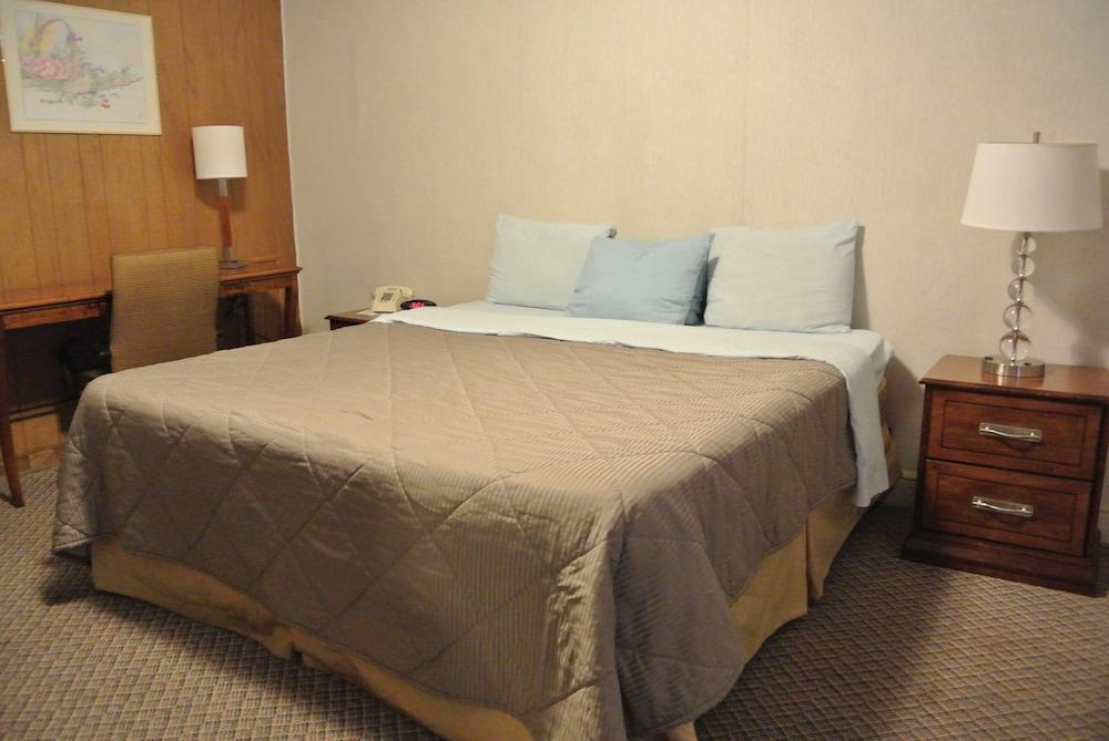 RoseWood Inn photo 24