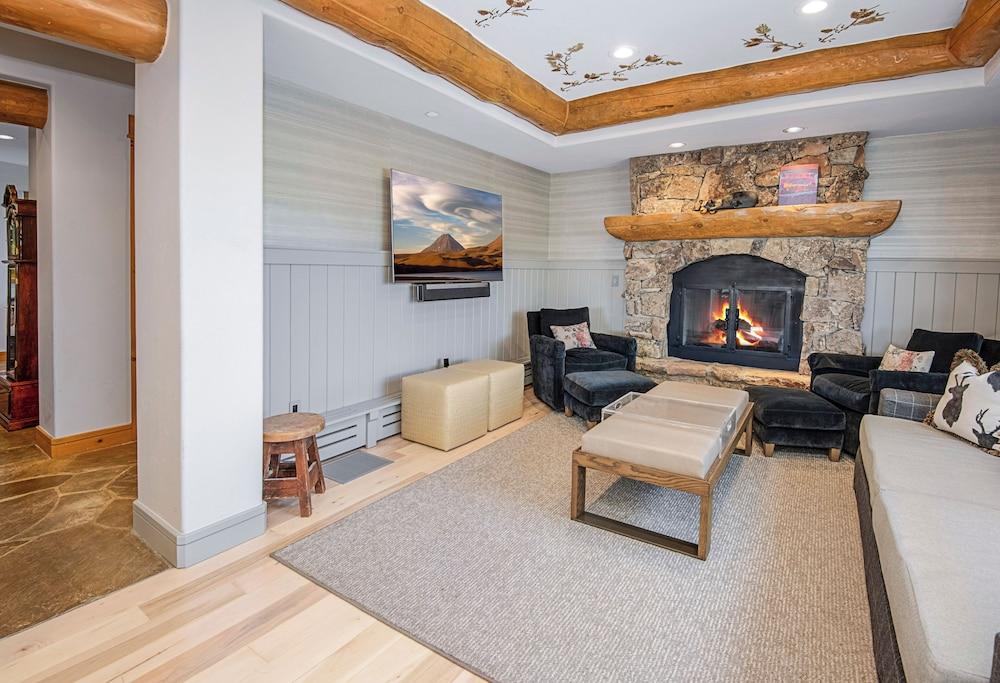 Snowberry by Elevation Accommodations photo 30