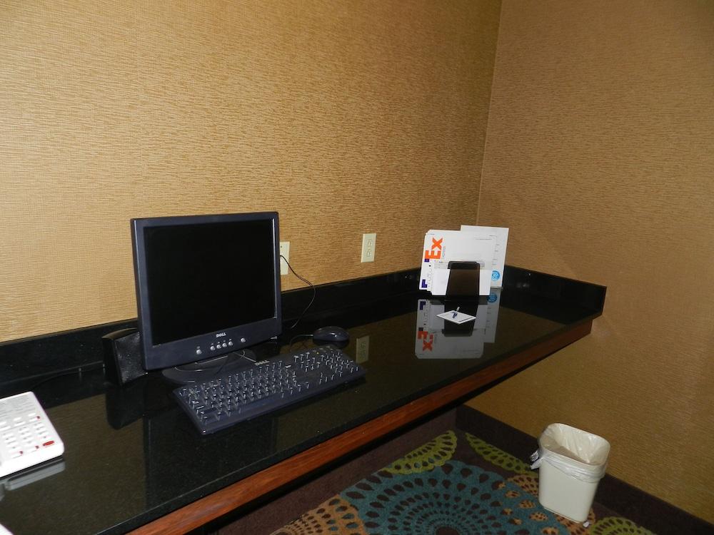 Holiday Inn Express Anderson by IHG photo 7