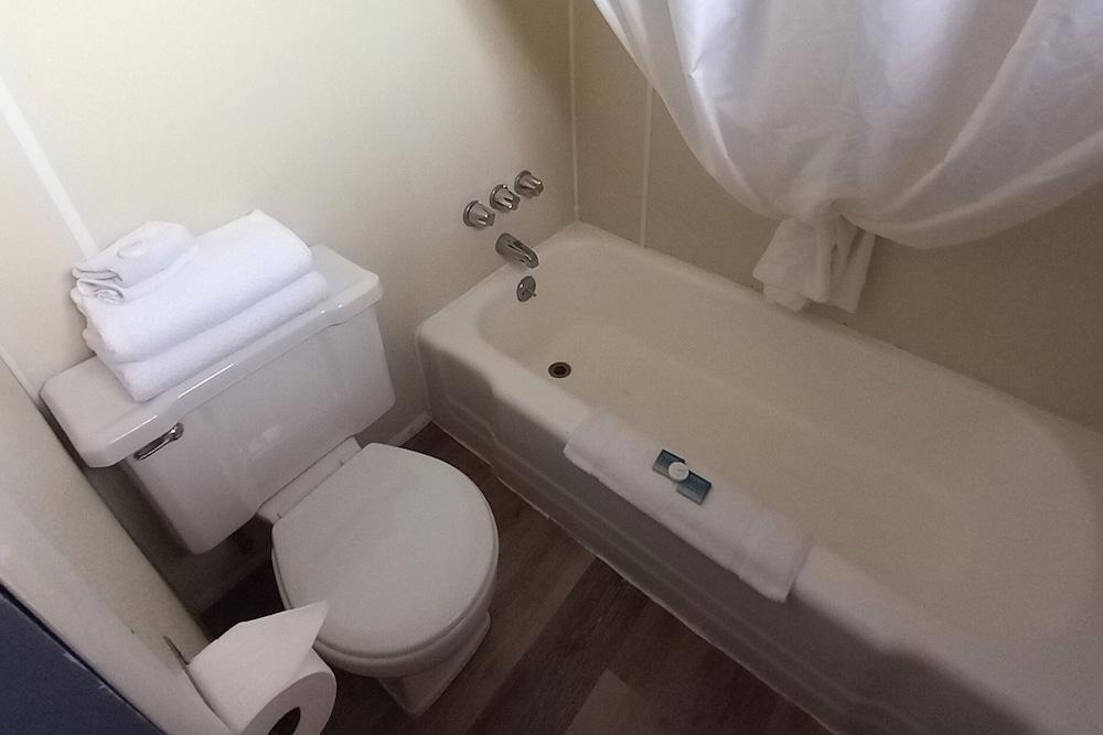 Blueway Inn and Suites El Dorado photo 13