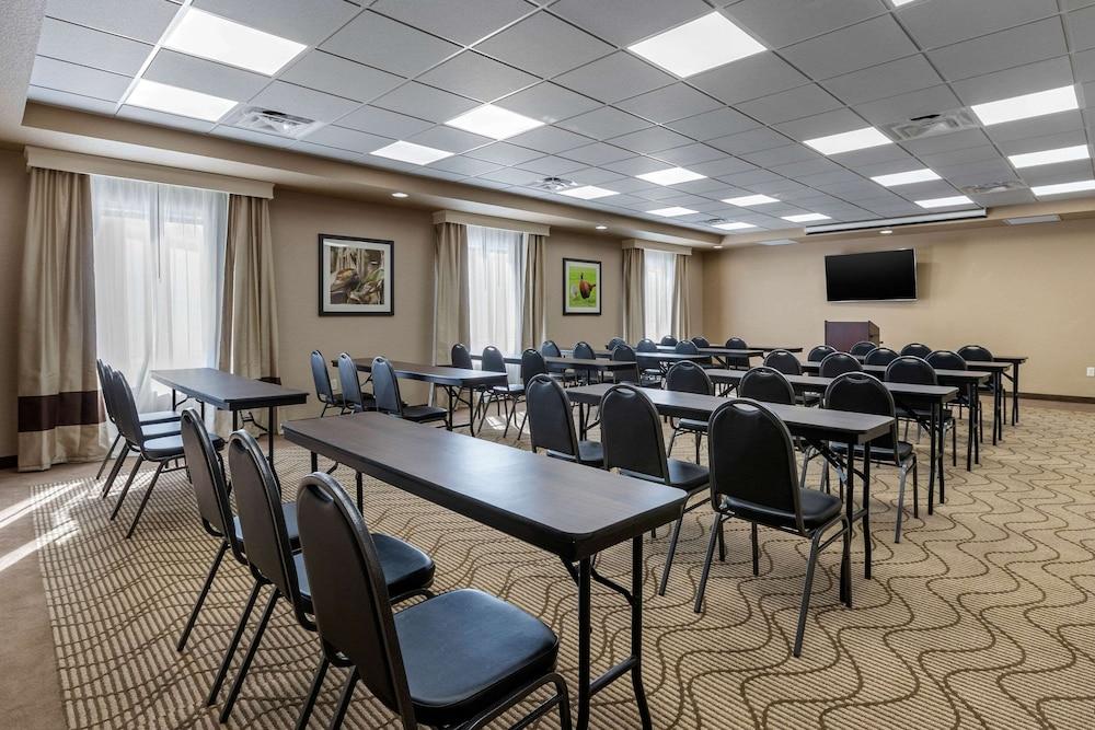 Comfort Inn & Suites Cedar Rapids CID Eastern Iowa Airport photo 51