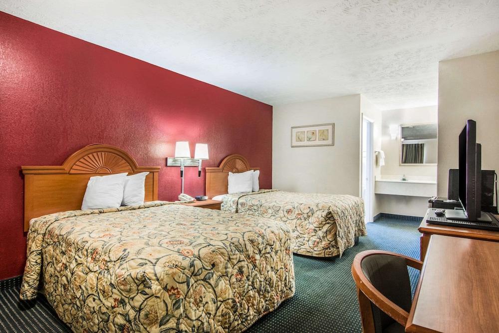 Rodeway Inn La Grange East photo 12