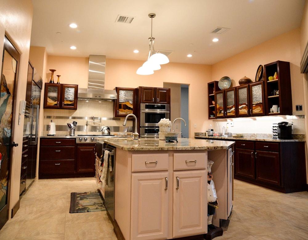 Oasis on the Rim photo 44
