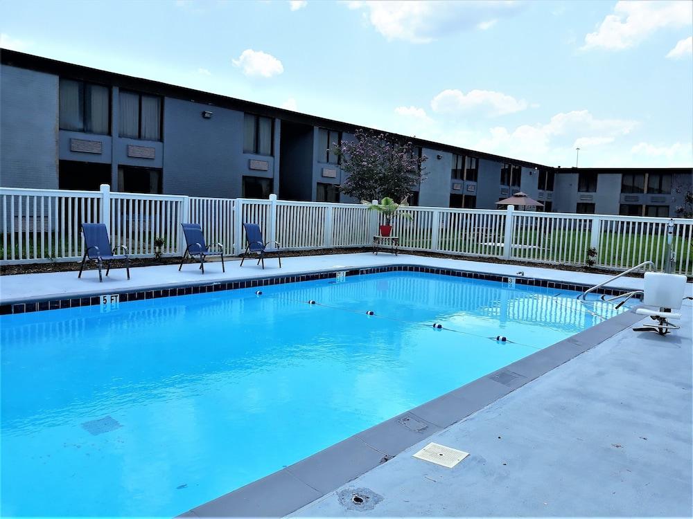 Madison Inn and Suites photo 25