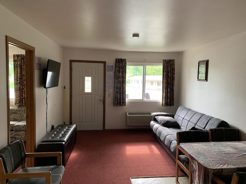 Lakeside Motel photo 25