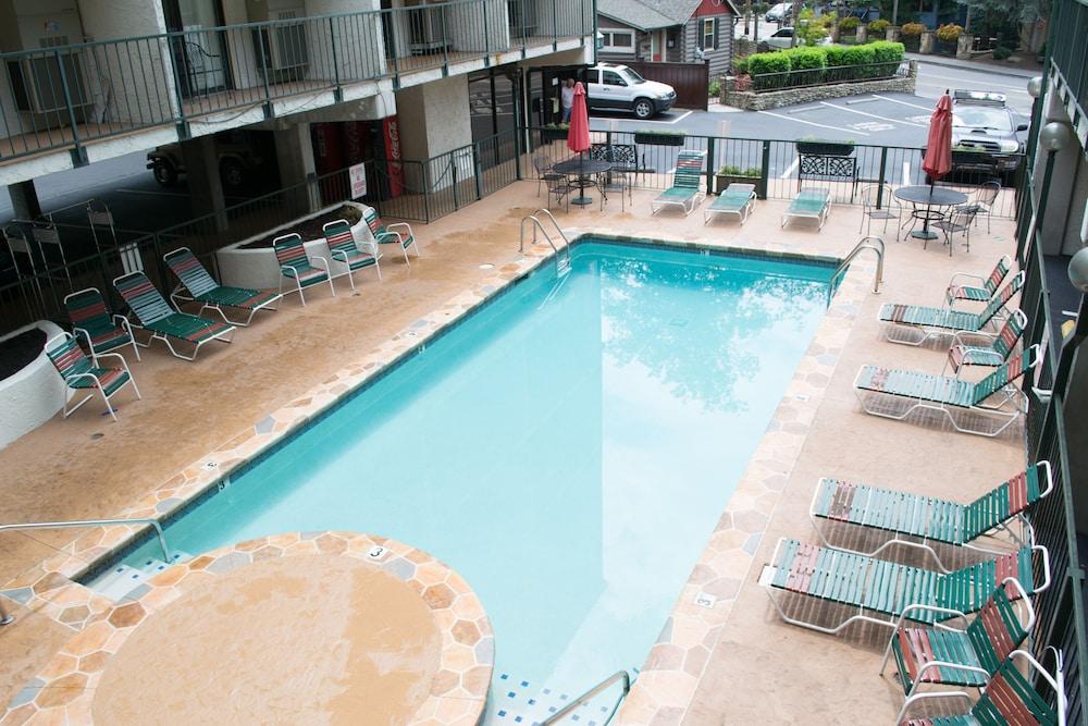 Oak Square Rentals photo 37
