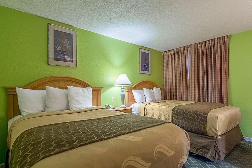 Highway Inn photo 11
