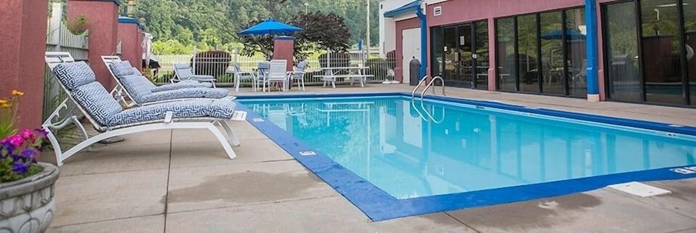 Mountain Inn & Suites photo 3