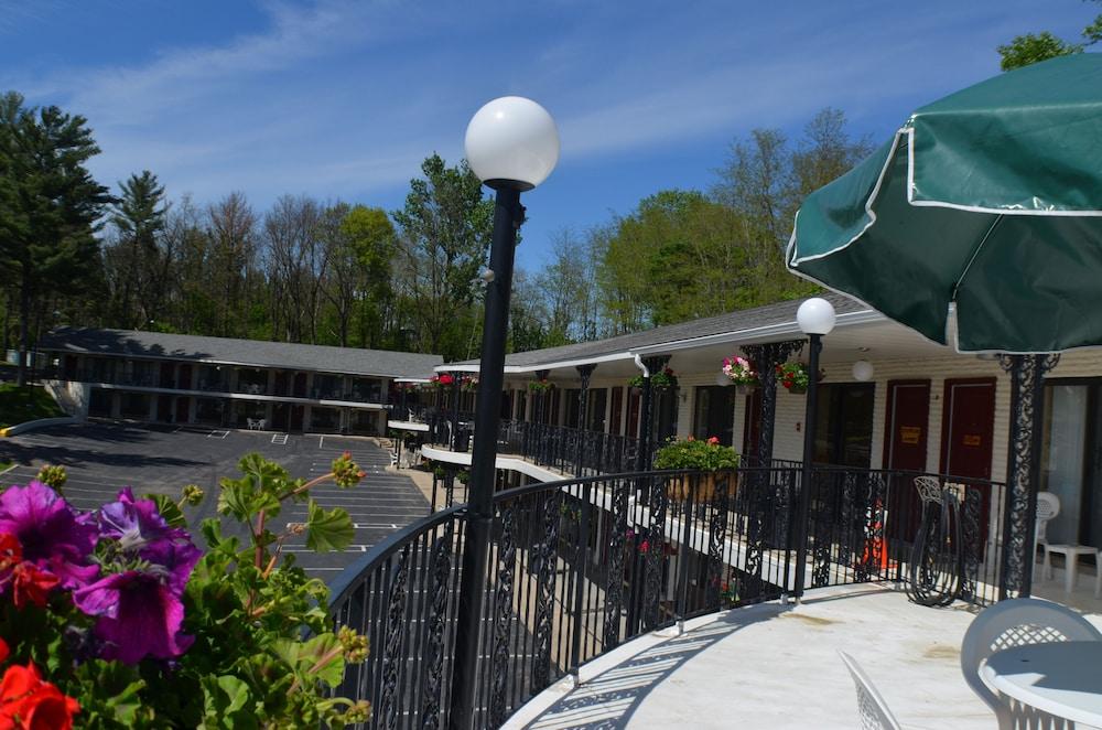 Amber's Inn & Suites photo 22
