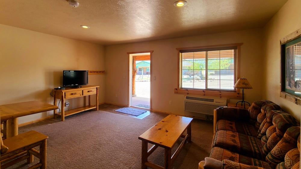 Flaming Gorge Hideout photo 7