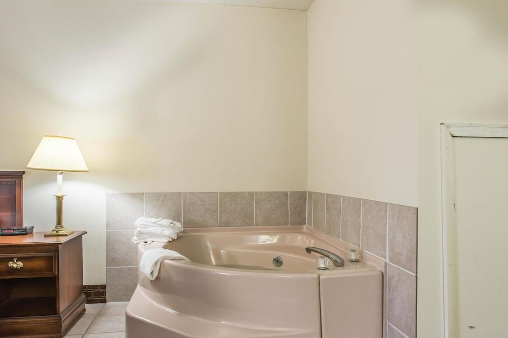 Rodeway Inn Brookville photo 9