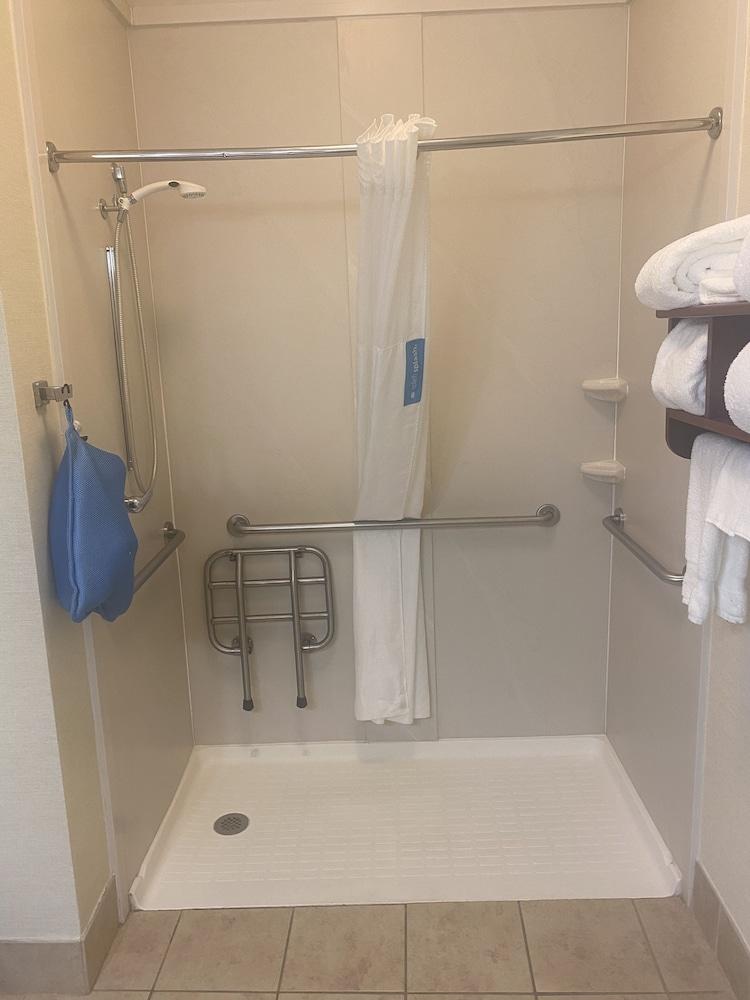 Wingate by Wyndham Steubenville photo 12
