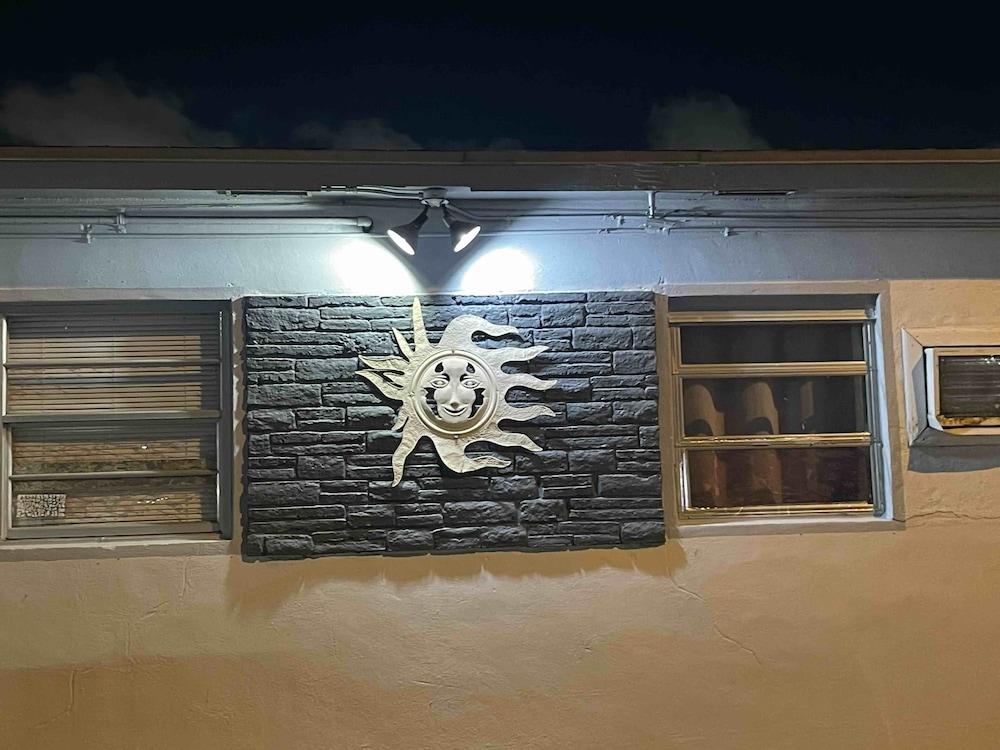 Sunshine Inn Motel photo 9