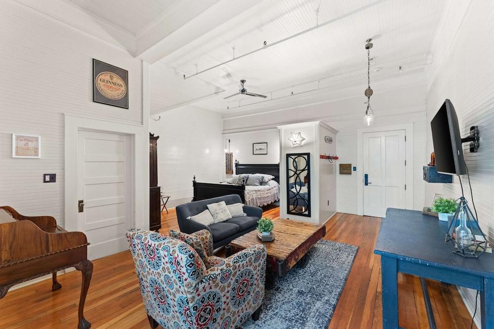 Mccloud Mercantile Hotel photo 27