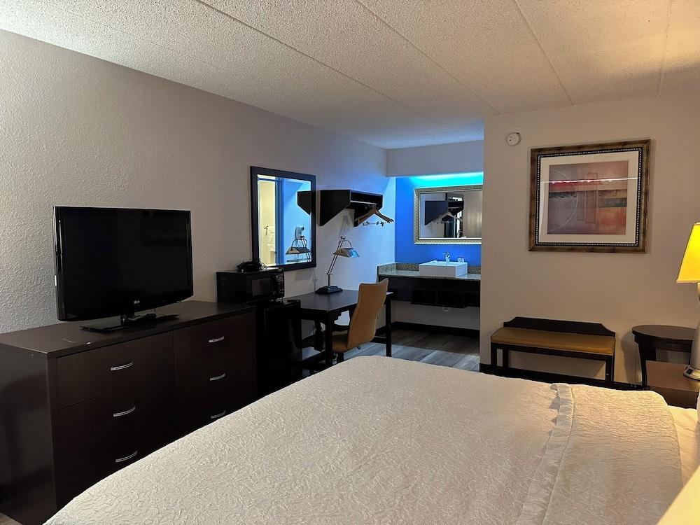 American Inn and Suites Bishop photo 8