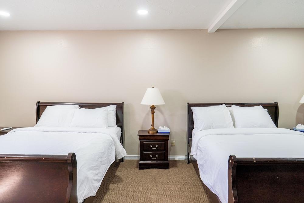 Road Creek Inn photo 49
