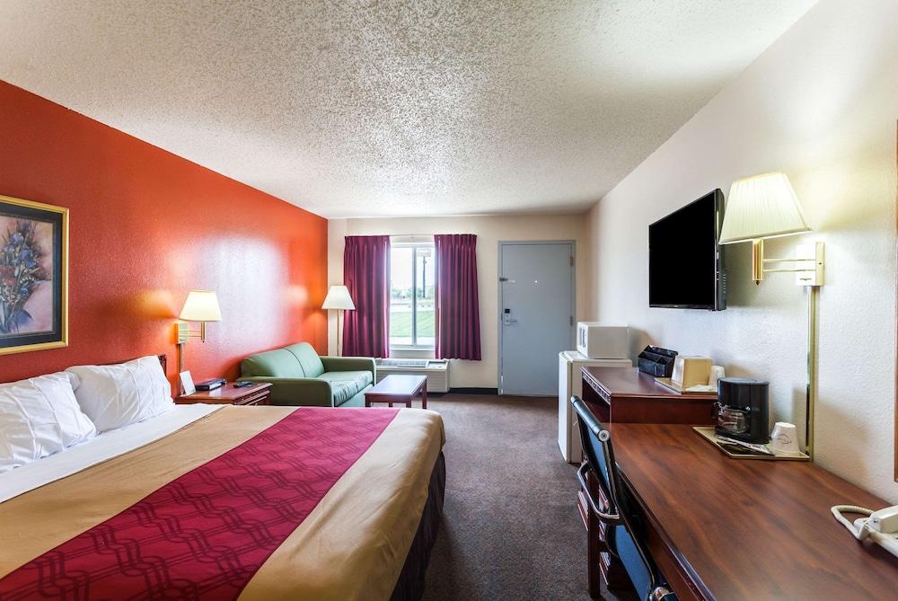 Econo Lodge Lincoln photo 20