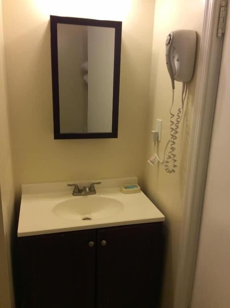 Tidewater Motel photo 9