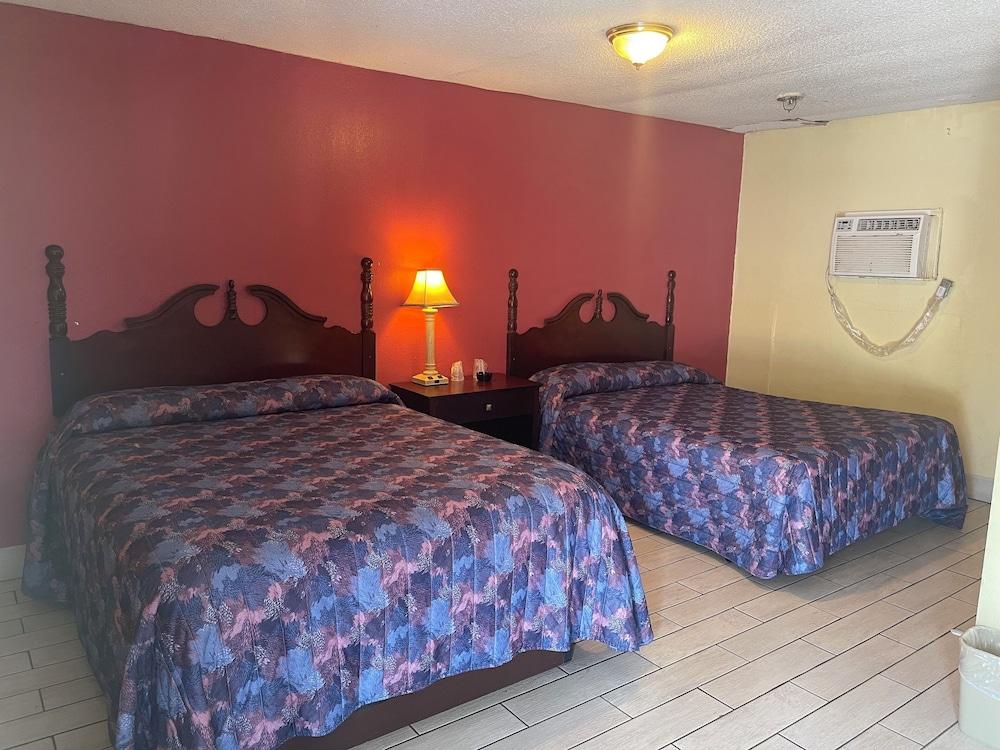 Plaza Motel photo 11