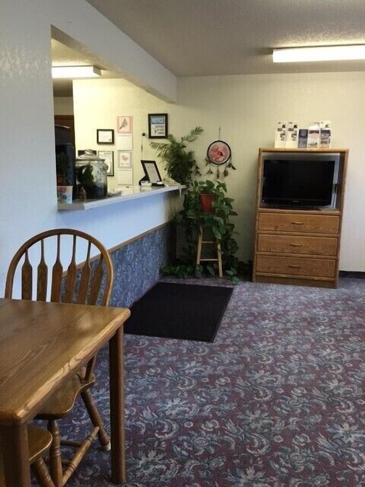 Clarion Hometown Inn photo 5