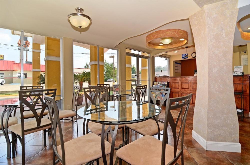 Americas Best Value Inn Alexandria photo 19