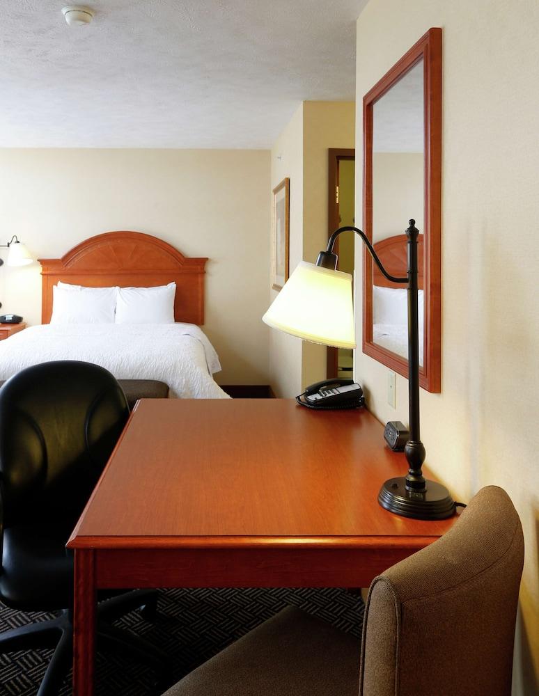 Hampton Inn Waterloo Cedar Valley photo 49