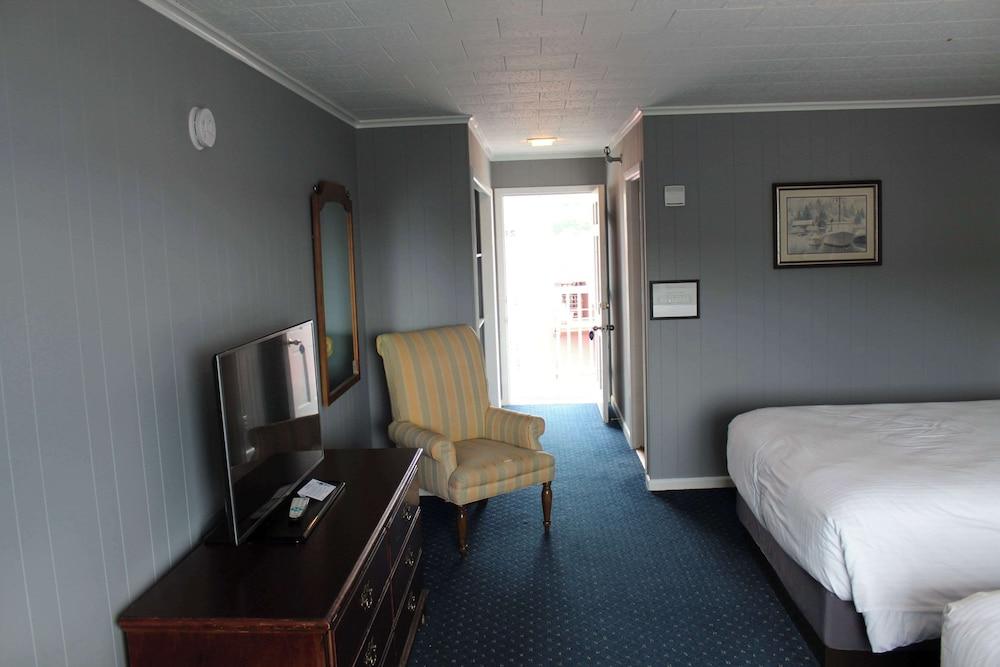 Fishermans Wharf Inn photo 73
