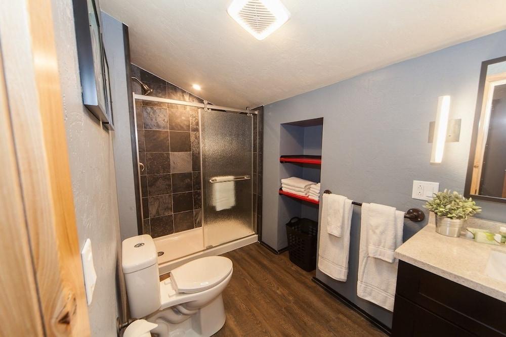 Log Cabin Lodge & Suites photo 33