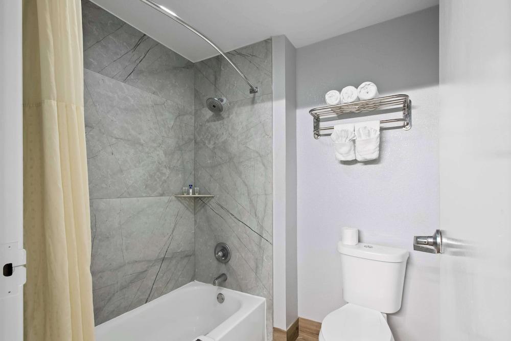Americas Best Value Inn Gonzales photo 24