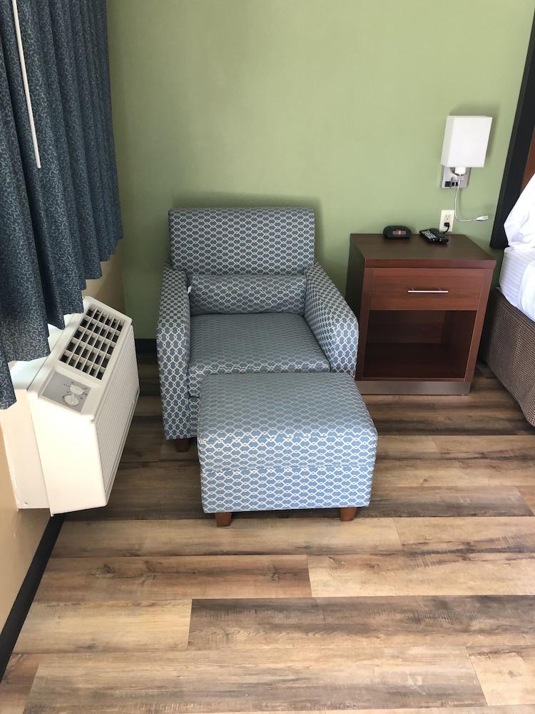 Knight's Inn Motel photo 13