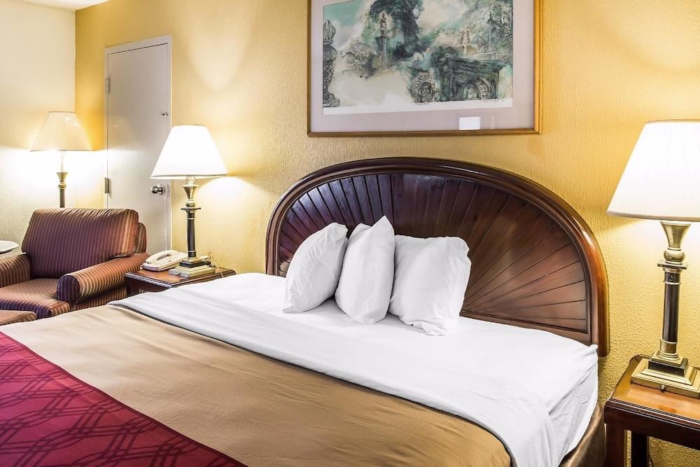 Rodeway Inn & Suites Carrollton photo 11