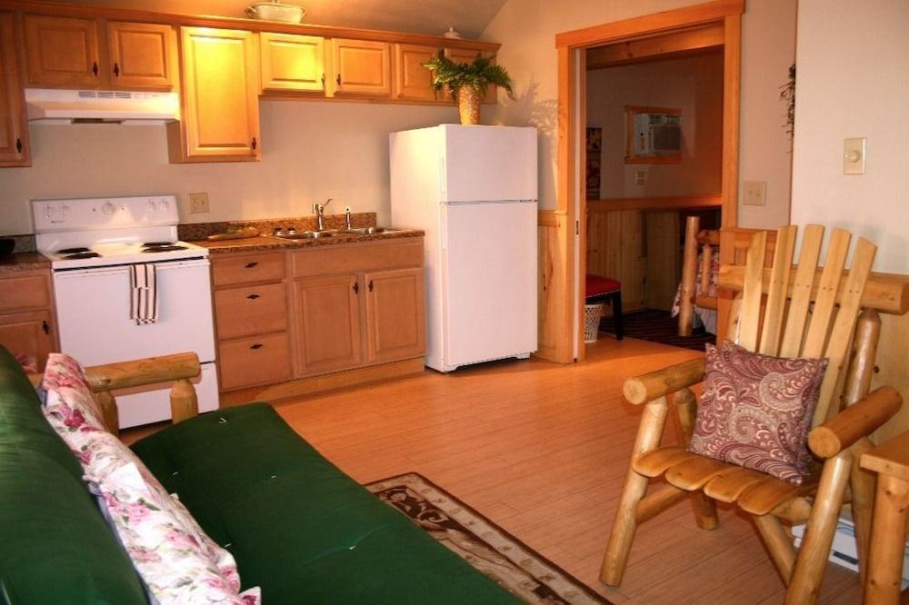 Hinckley's Dreamwood Cottages photo 42