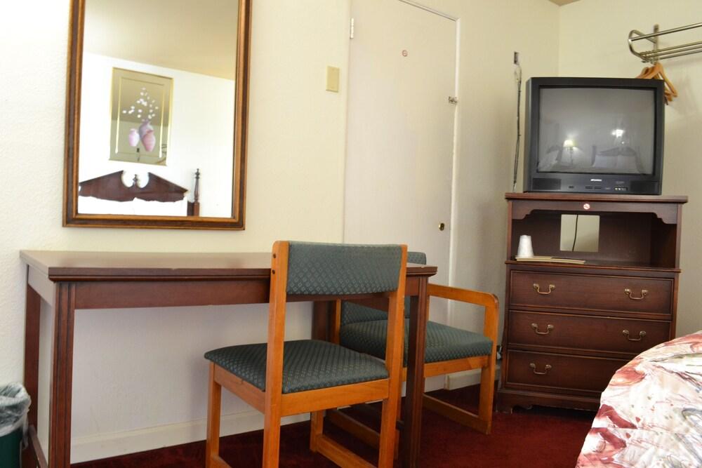 Budget Inn photo 25