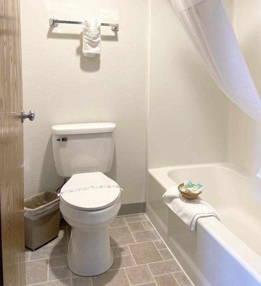 Burke Inn Motel & Suites photo 13