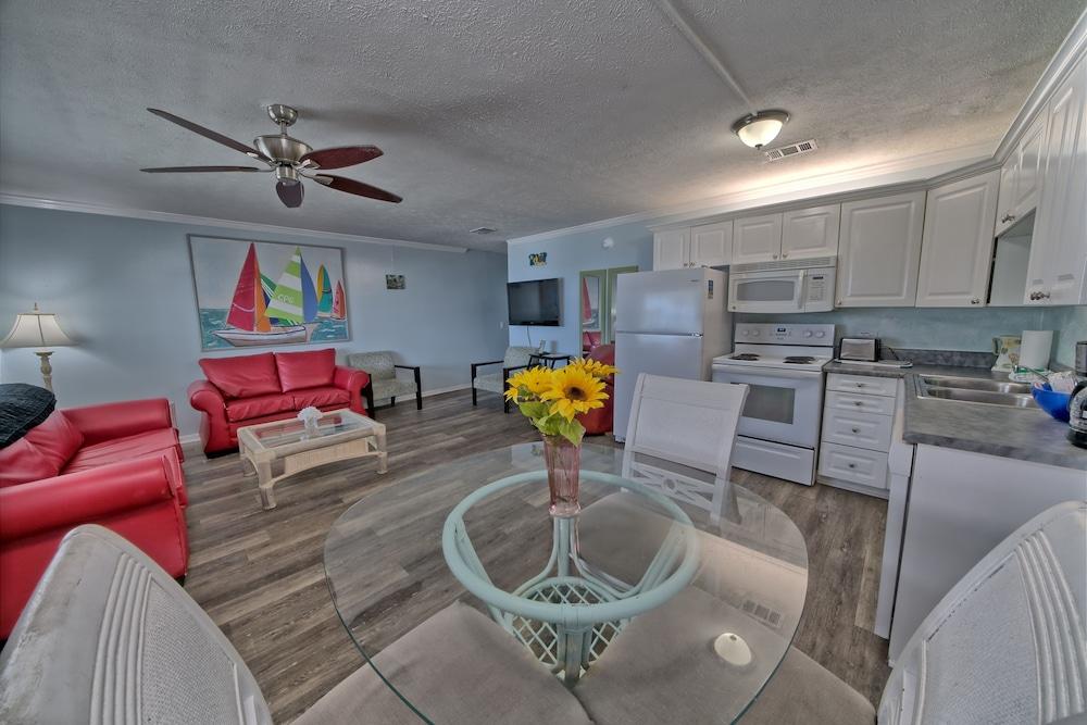 Pineapple Villas on Laguna Beach photo 37