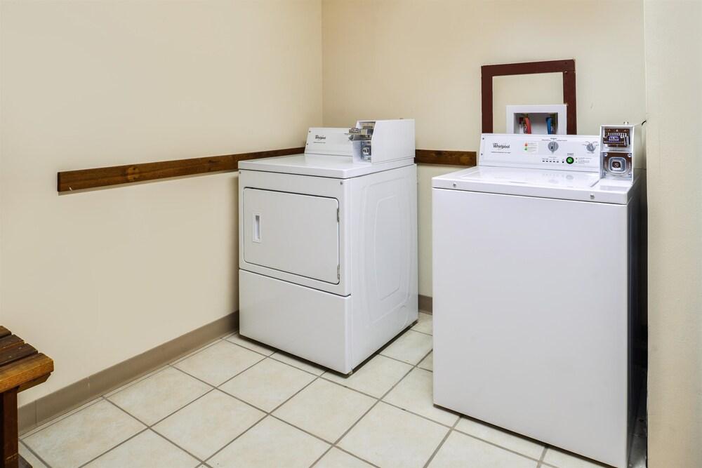 Americas Best Value Inn Ellsworth photo 16