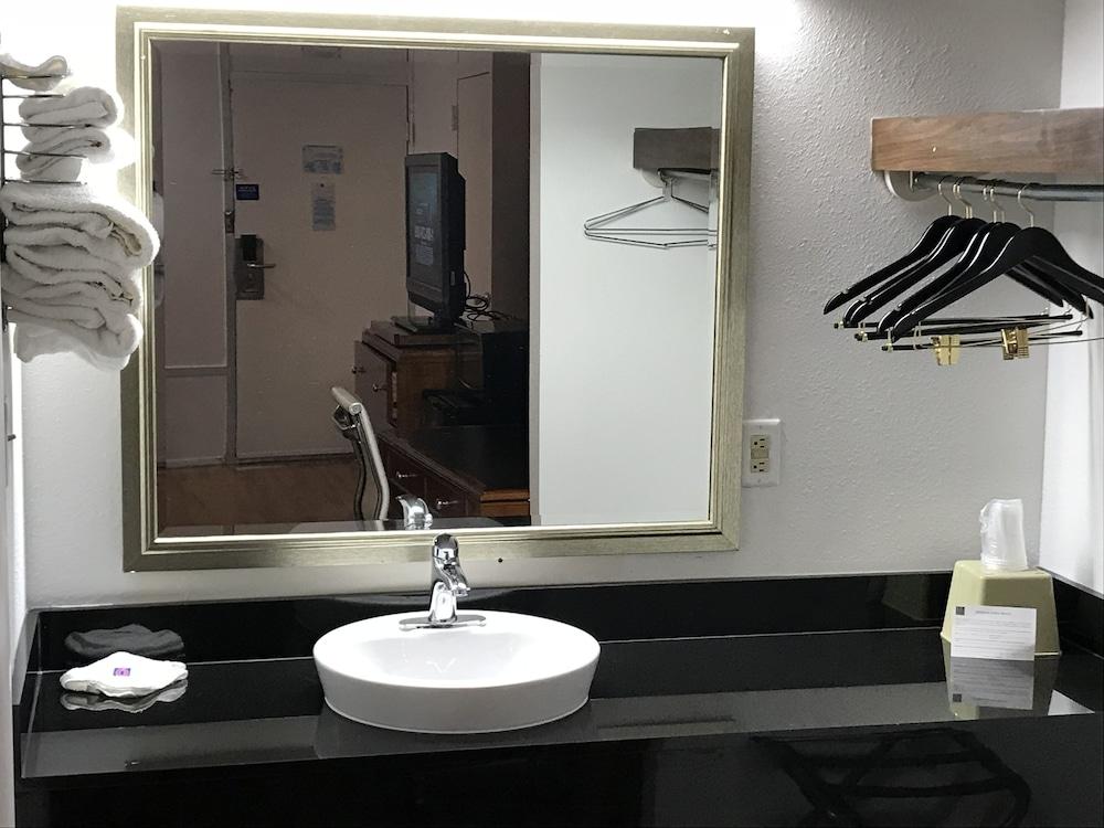 Motel 6 Van Buren, AR photo 46