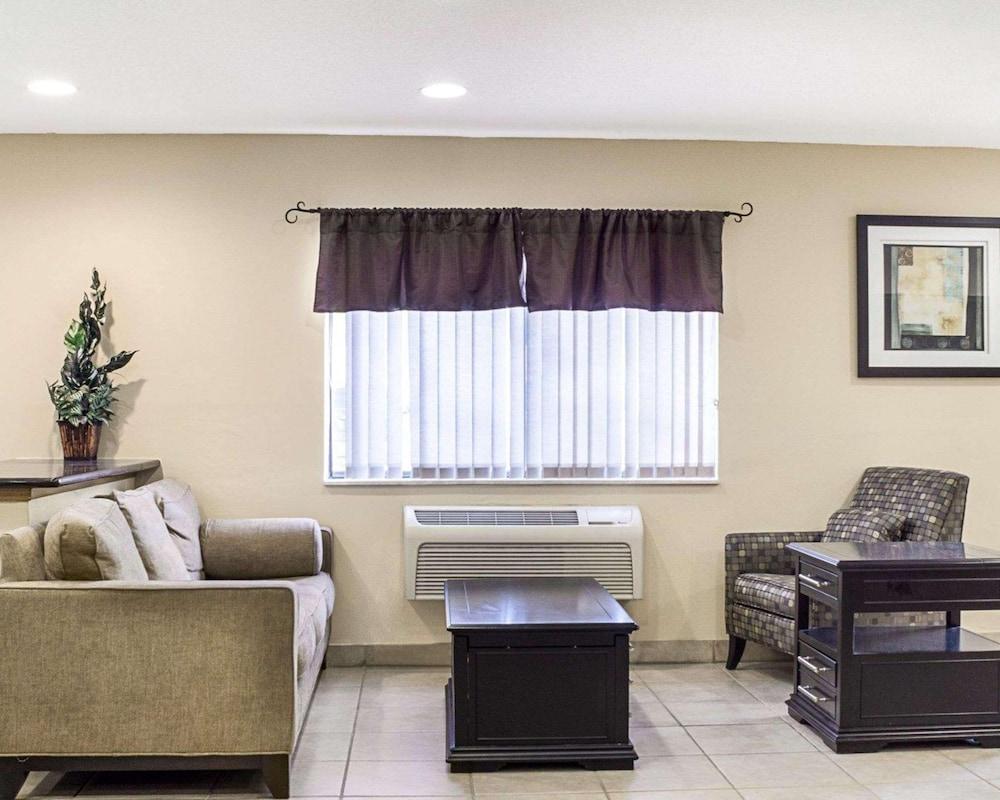 Travelodge by Wyndham Fargo West Acres photo 17