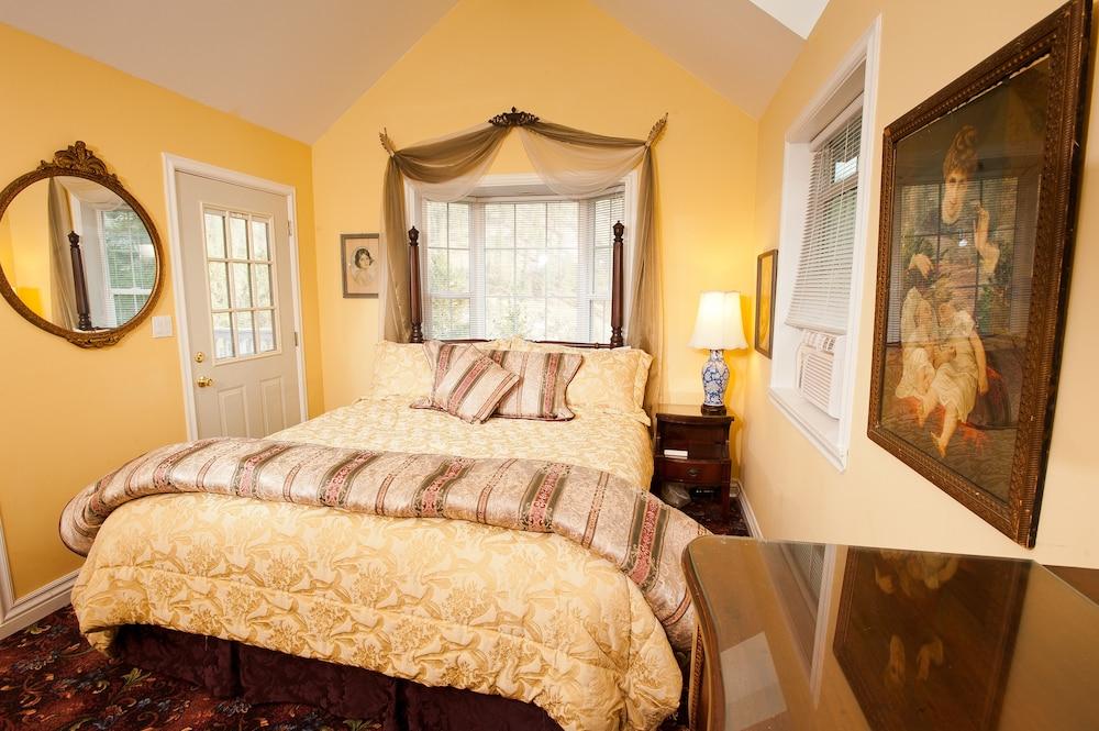 Hearthstone Elegant Lodge by the River photo 5