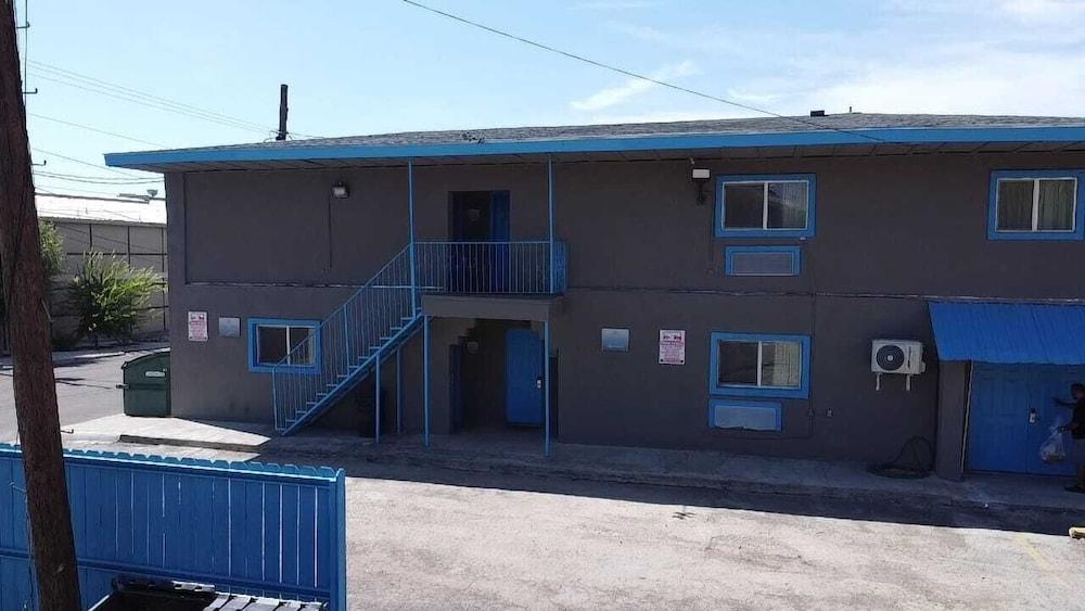Hillcrest Motel photo 24